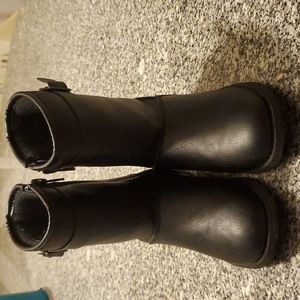 Girl's black boots short